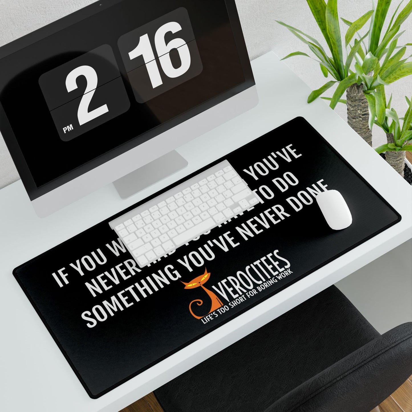 I WANT IT ACTUALITEES DESK MAT