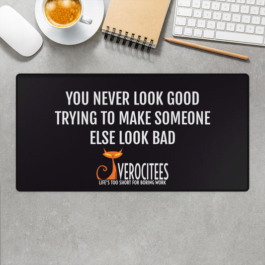 LOOKING GOOD ACTUALITEES DESK MAT